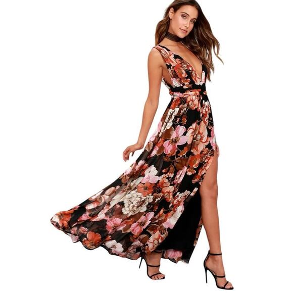 NWT Lulus Garden Meandering Maxi Dress Size S Deep V-Neck Black Floral Romantic - Picture 1 of 14